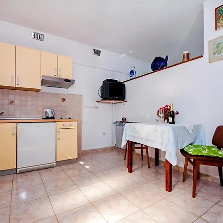 Josip 2304 Apartman *