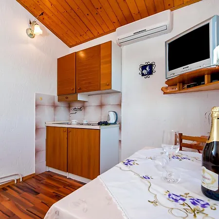 Josip 2304 Apartman *